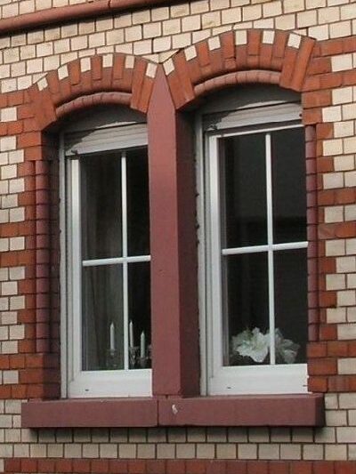 Backsteinhäuser in Bretzenheim - Fenster