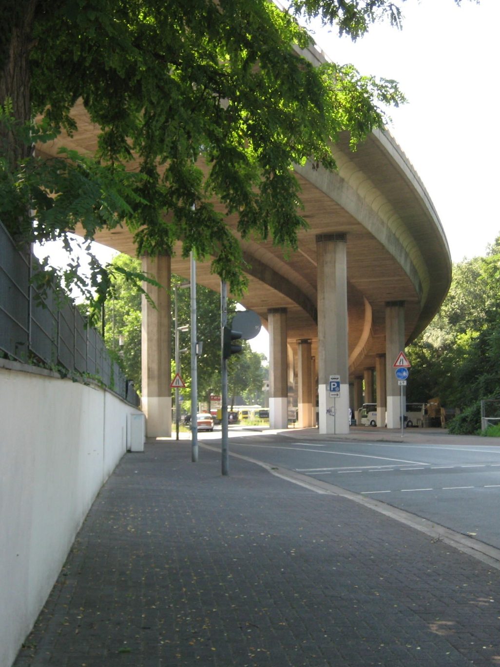 Motif de la photo : le pont surélevé