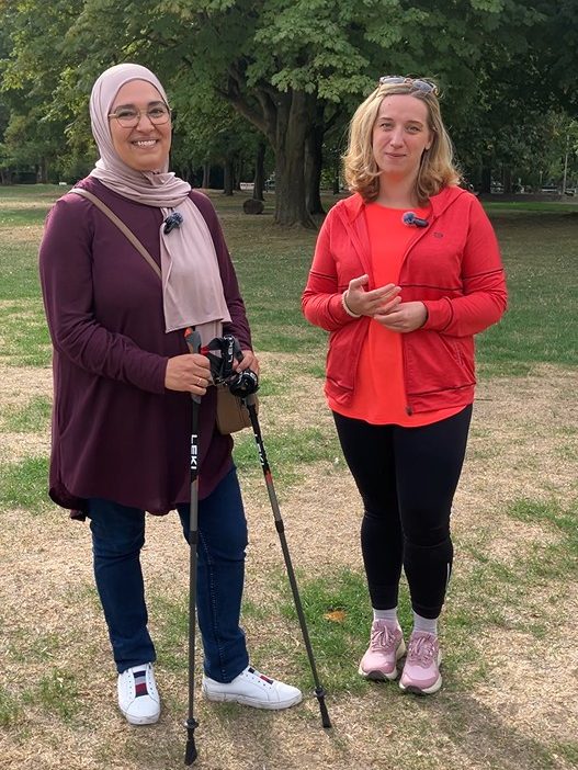 “Gemeindeschwester Plus” programından Zakia Amallah ve Sosyal İşler Sorumlusu Jana Schmöller