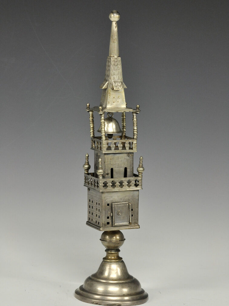 Spice container in which fragrant spices are stored.