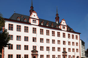 Alte Universität bei Tag mit strahlend blauem Himmel © Landeshauptstadt Mainz