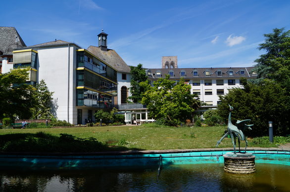 Park am Altenheim mit kleinem Teich