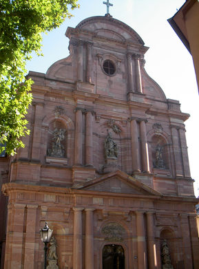 Klassizistisches Eingangsportal St. Ignaz