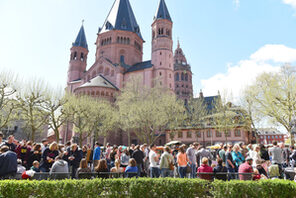 Besucher des Marktfrühstücks © Kristina Schäfer