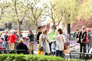 Besucher des Marktfrühstücks © Kristina Schäfer