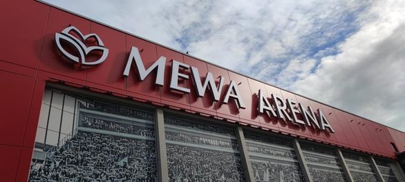 Mewa Arena Aussenfassade mit Schriftzug