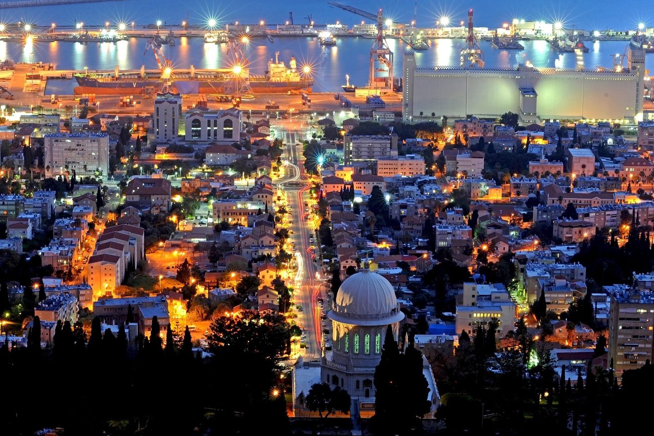 حيفا، مشهد من جبل الكرمل إلى جادة بن غوريون والميناء