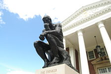 "Der Denker" vor Grawemeyer Hall, University of Louisville