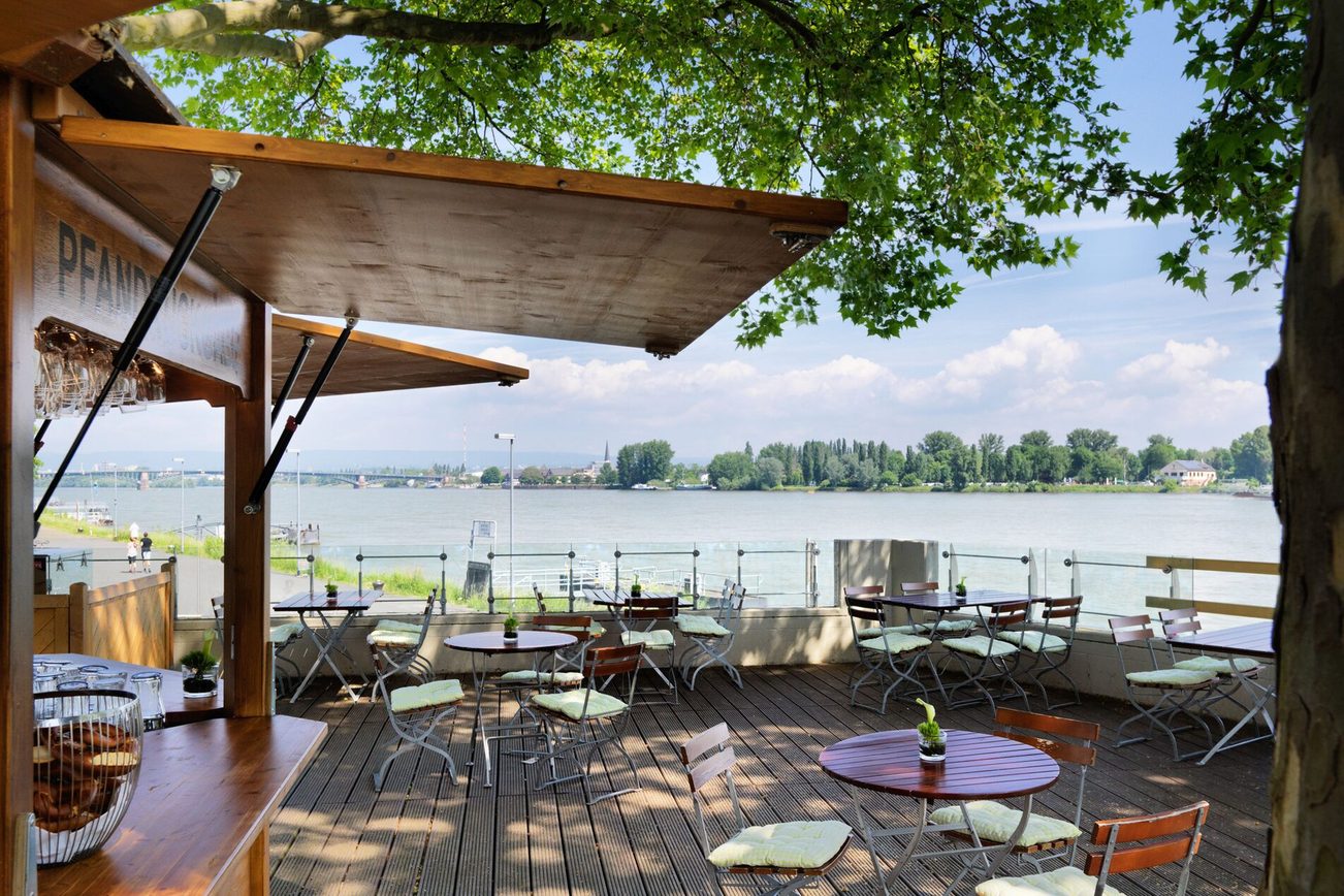 Biergarten Rheinkanzel des Hyatt Mainz