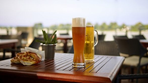 Herrlicher Tagesausklang - im Biergarten, beispielsweise am Rhein.