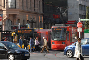 Bus und Straßenbahn am Münsterplatz © MVG, Volker Oehl