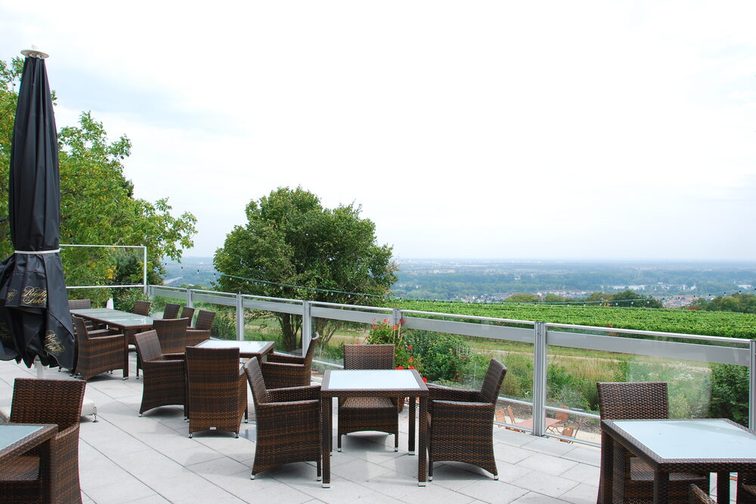 Depuis la terrasse, les clients peuvent profiter d'une vue magnifique