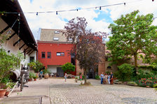 Innenhof und Weingut