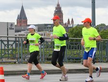Runners on the Theodor Heuss Bridge at the marathon in Mainz