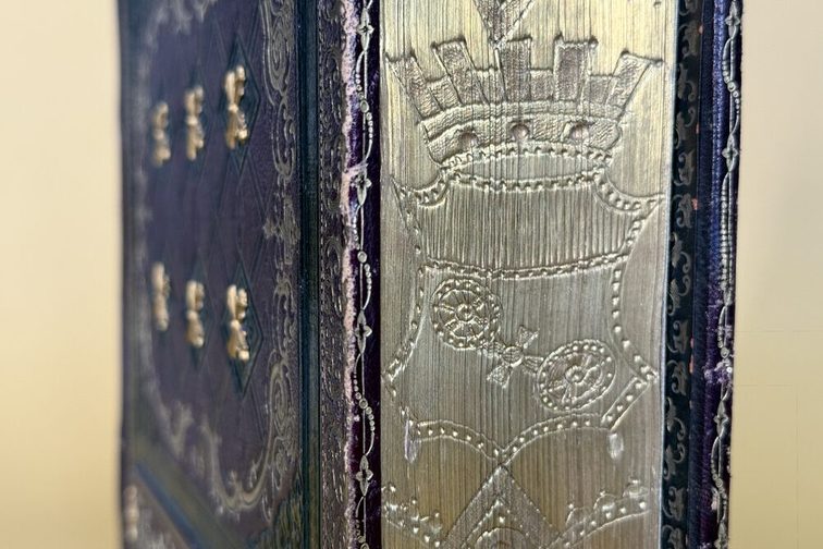 Historisches Buch aus der Stadtbibliothek