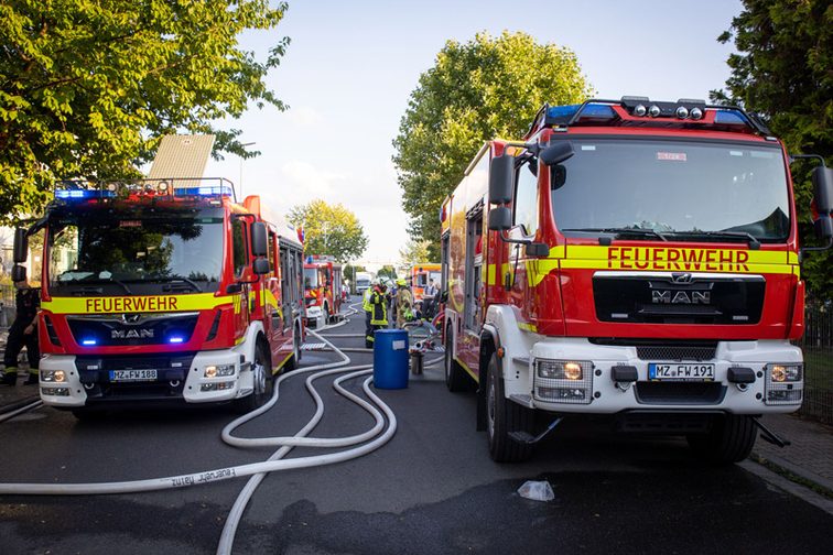 Coches de bomberos en el lugar de los hechos.