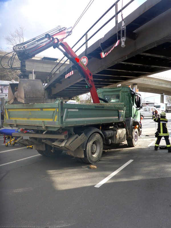 Ciężarówka od tyłu.