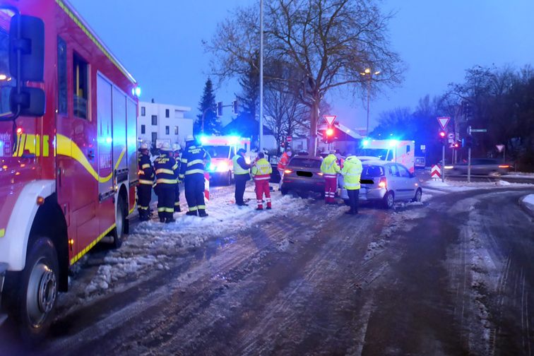 Służby ratunkowe na miejscu wypadku