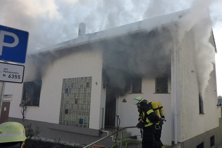 Il fumo proviene da una casa indipendente.