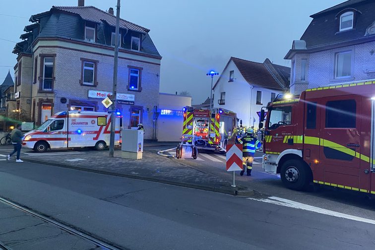 Véhicules de secours sur le lieu de l'accident.