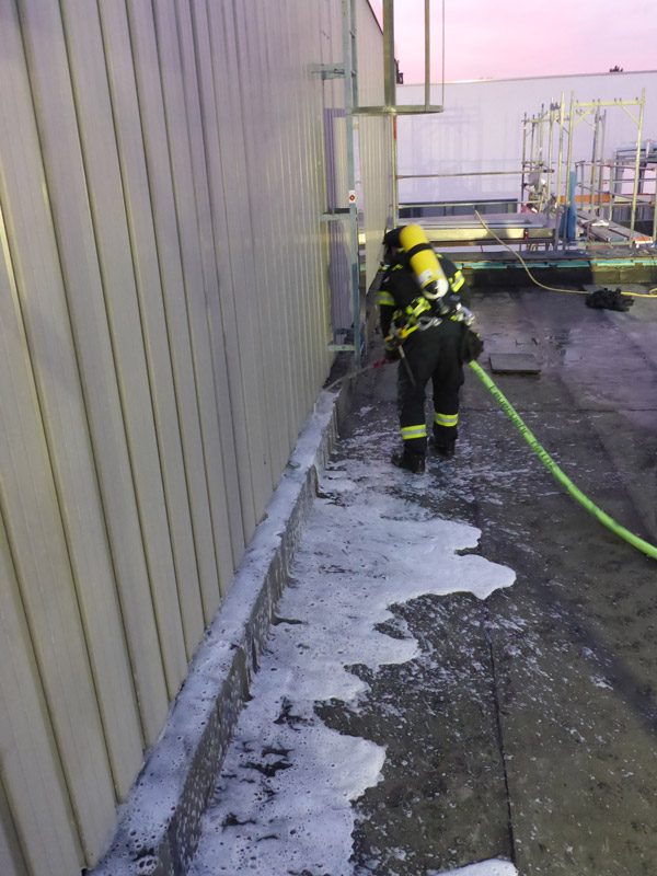 Extinguishing work at the scene.