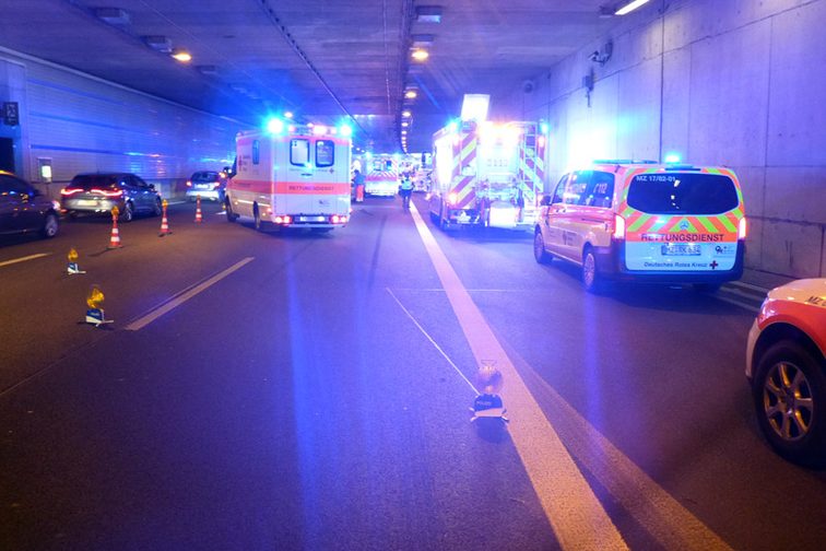 Véhicules d'intervention dans le tunnel autoroutier de Mayence