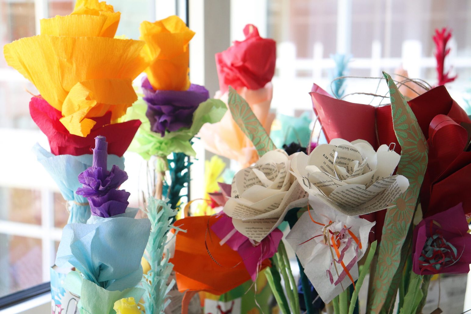 Les fleurs en papier s'épanouissent dans les locaux de l'administration du musée !