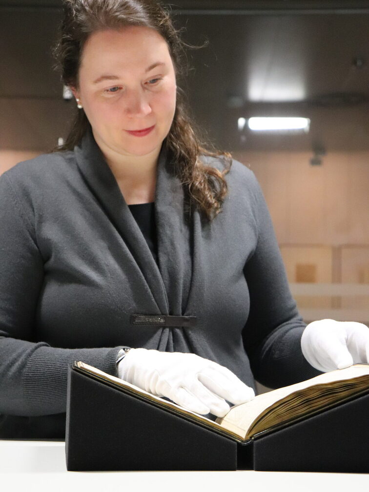 Buchrestauratorin des Gutenberg-Museums