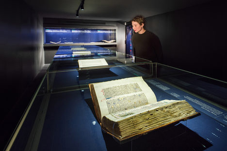 The vault with the Gutenberg Bibles in showcases 2 to 4.