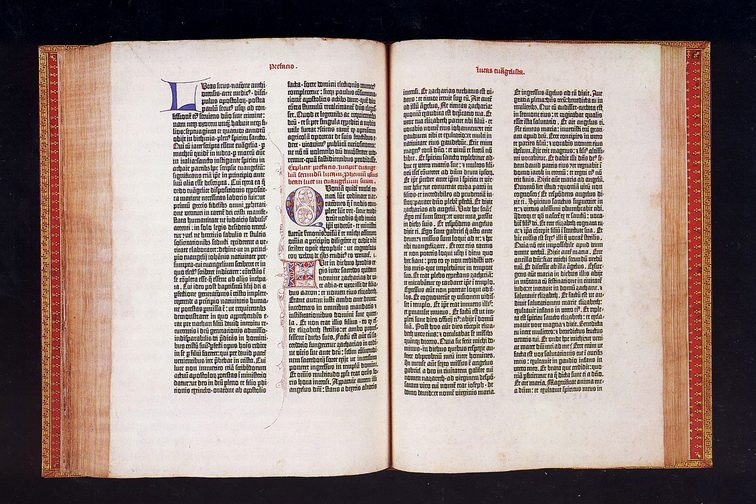 Kırk iki satırlık açık bir Gutenberg İncil'inin çizimi.