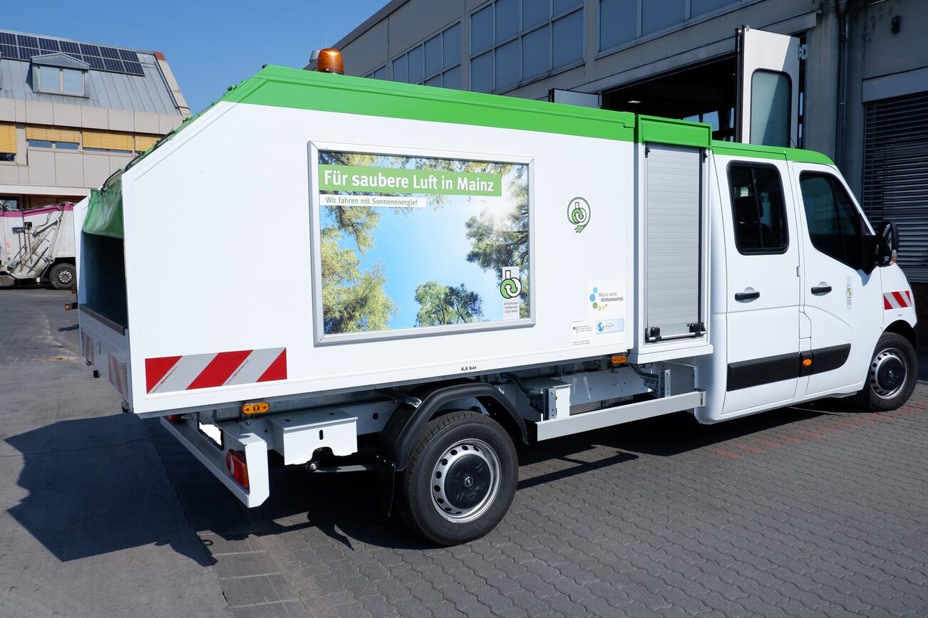 E-Kolonnenwagen im Entsorgungsbetrieb