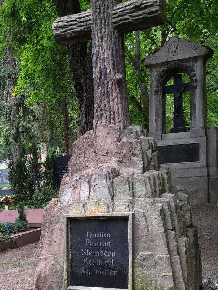 Blick auf die Grabstätte Schleicher