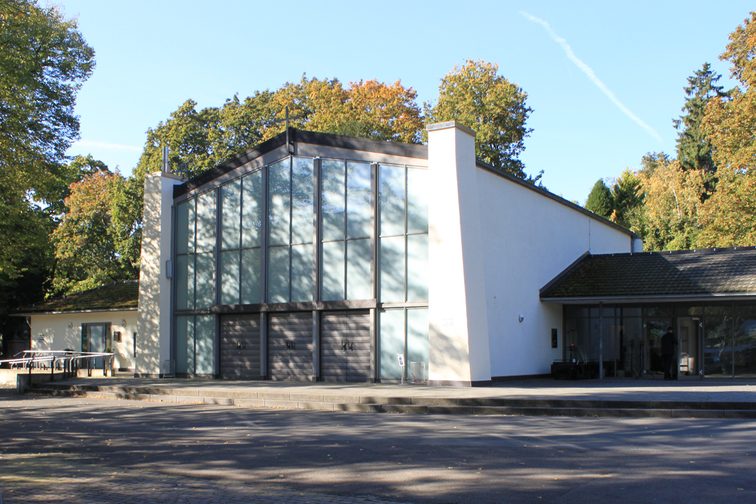 Sala żałobna na cmentarzu głównym.