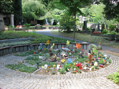 Blick auf den ersten Mainzer Sternengarten auf dem Hauptfriedhof