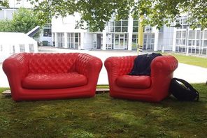 Rotes Science Sofa der Mainzer Wissenschaftsallianz © Christian Schneider