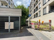 Der Treppenaufgang (rechts) im Emausweg soll barrierefrei ausgebaut werden.