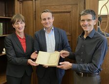 Bild Marianne Grosse (Kulturdezernentin Stadt Mainz), Prof. Dr. Klaus Pietschmann (JGU, Vorsitzend Musikstiftung), ), Dr. Stephan Fliedner (Direktor Bibliotheken Stadt Mainz)