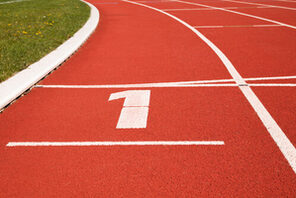 Sportplatz Laufbahn © Adobe Stock pit24