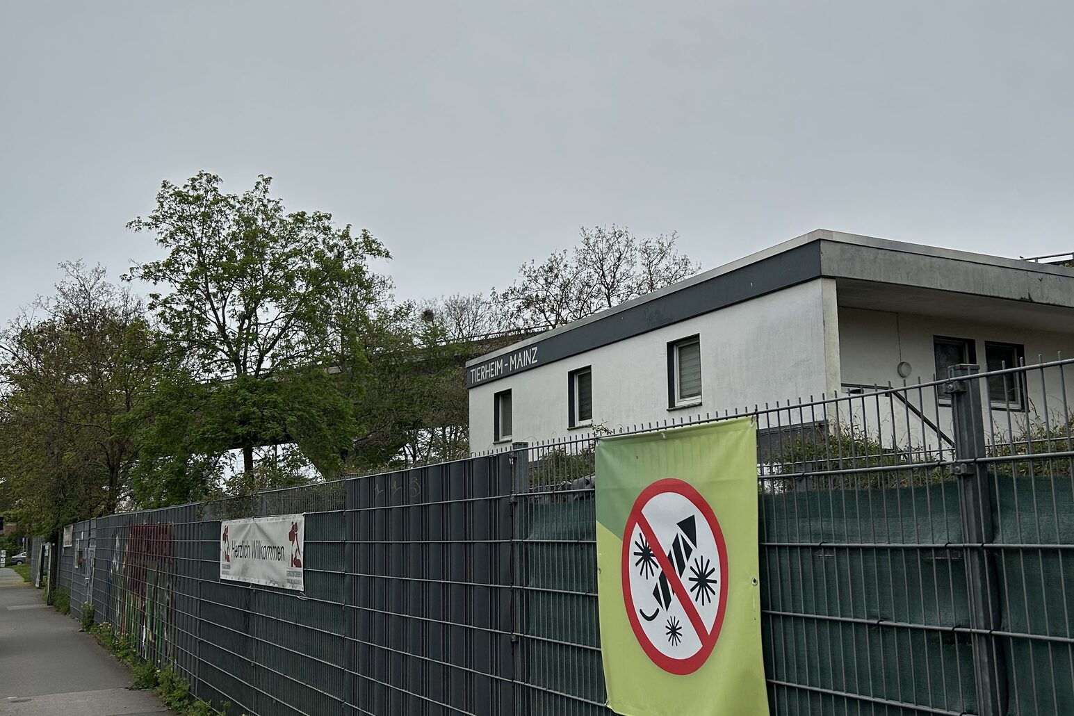 Das Mainzer Tierheim in Mombach von außen