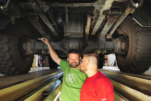 Kraftfahrzeugmechatroniker