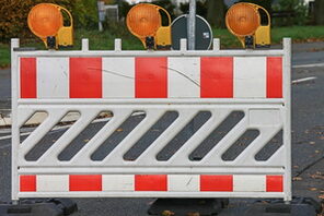 Absperrung auf der Straße © Pixabay