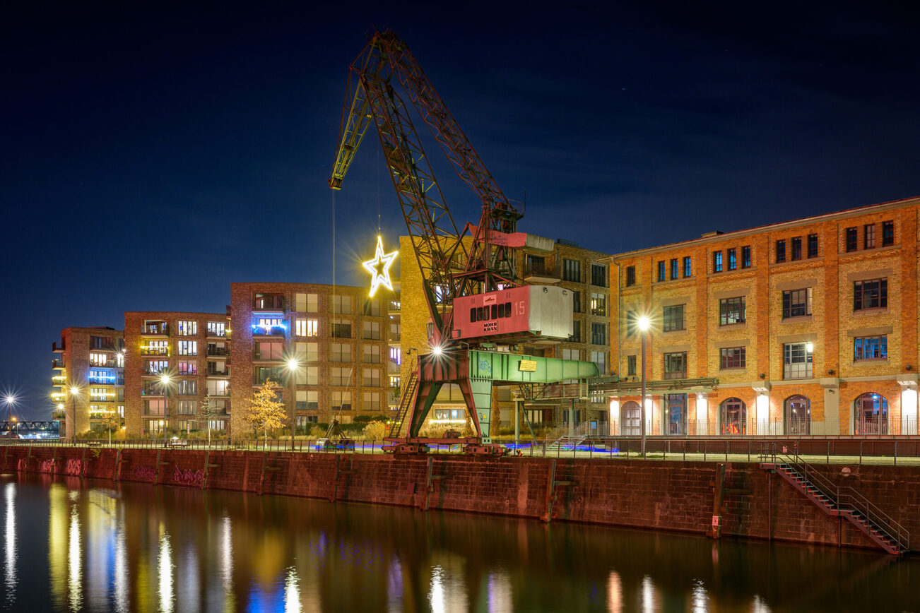 Lo storico edificio per la conservazione del vino e il nuovo quartiere di Zollhafen