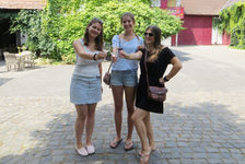 Drei Studentinnen beim GWC-Weinexpress.