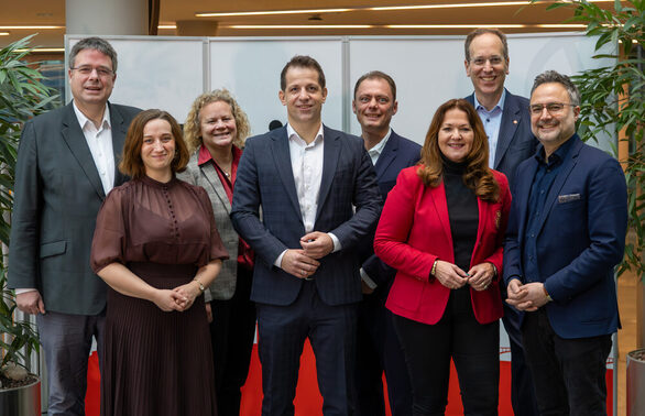 Stadtvorstand: Karsten Lange, Jana Schmöller, Janina Steinkrüger, Nino Haase, Daniel Köbler, Manuela Matz, Ludwig Holle und Ata Delbasteh